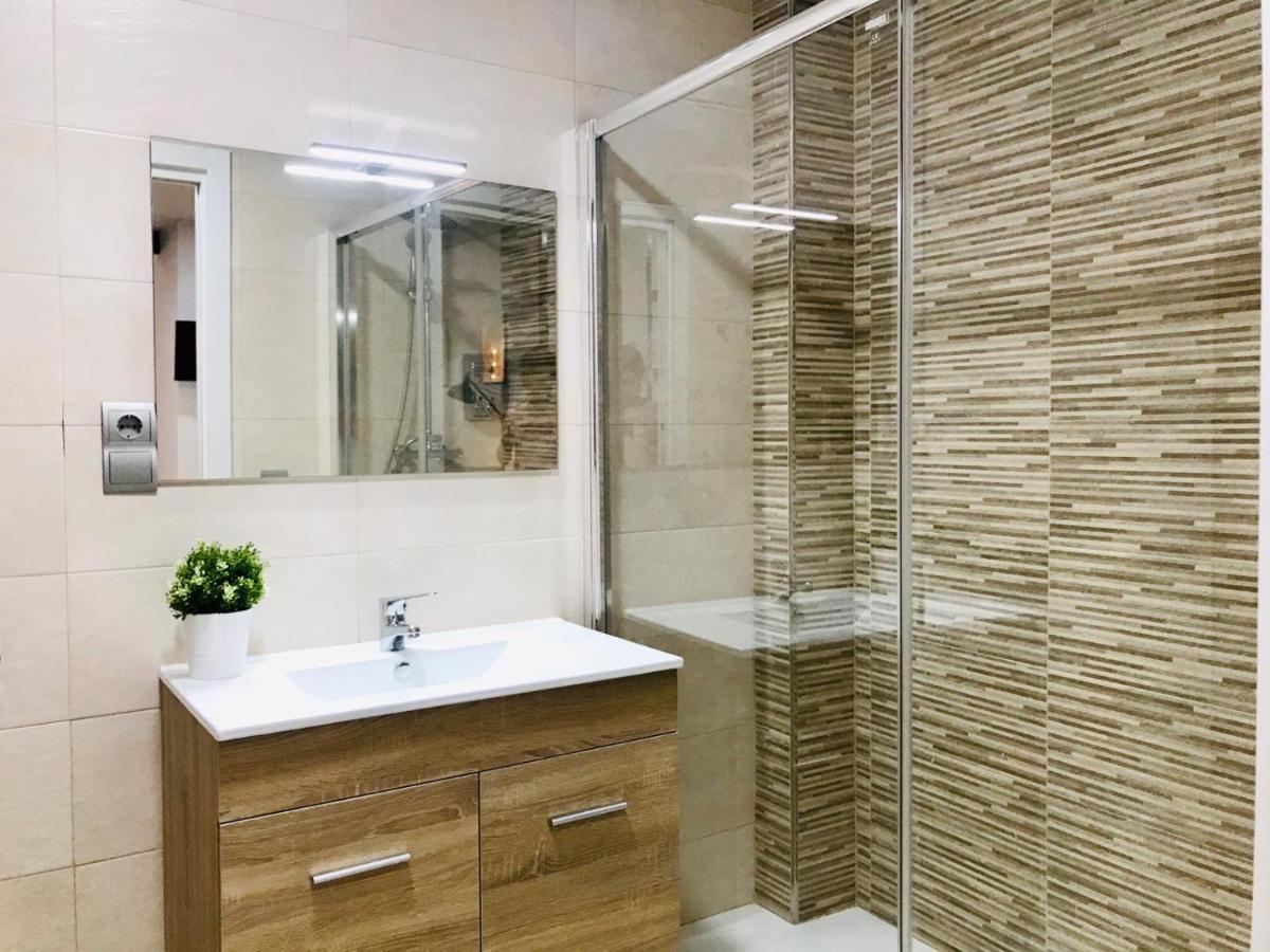 Modern & Spacious Apartment In Plaza De La Merced Malaga Luaran gambar